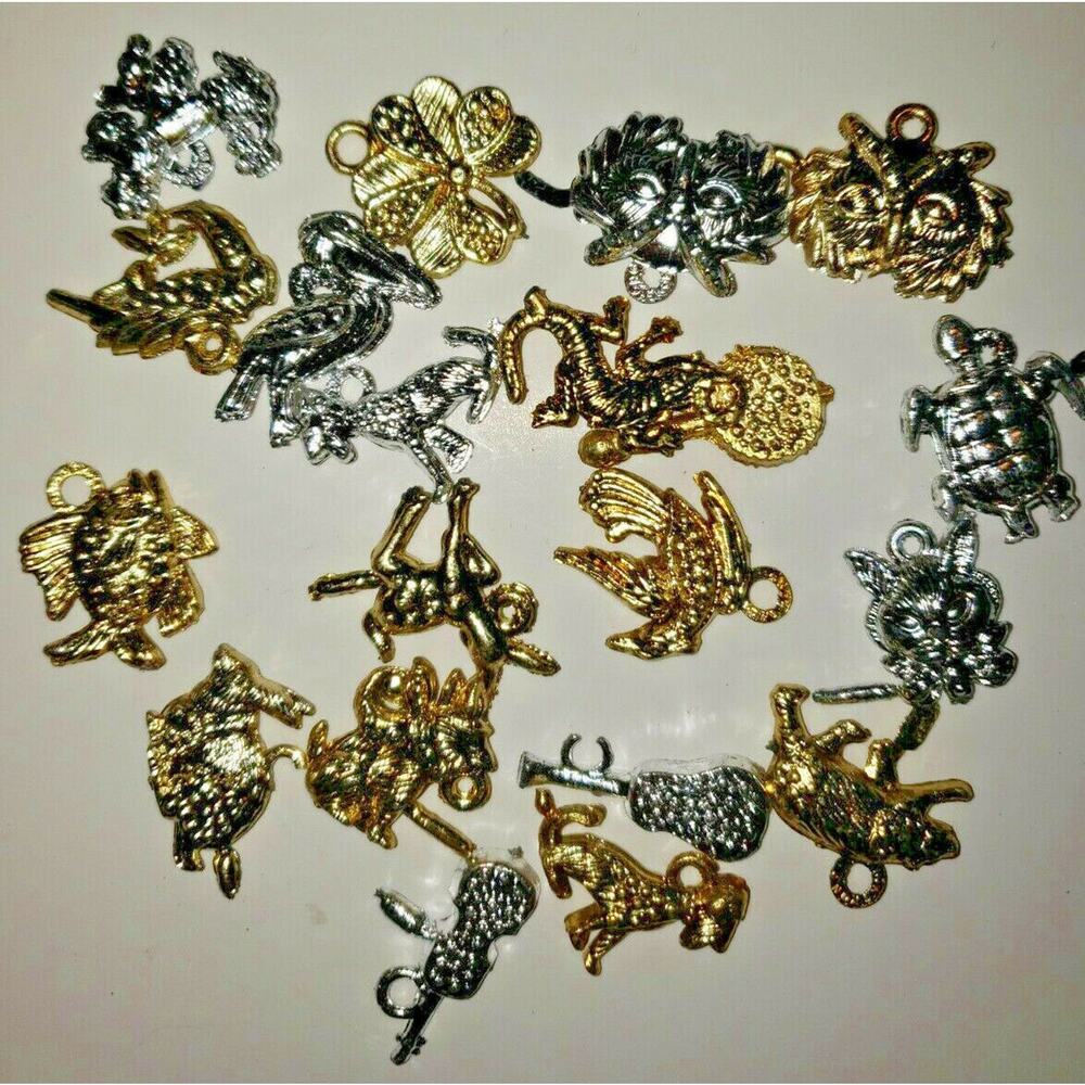 Vintage 20 Charmbest Metallic Asst Gold‎ & Silver Plastic Vending Charms NOS